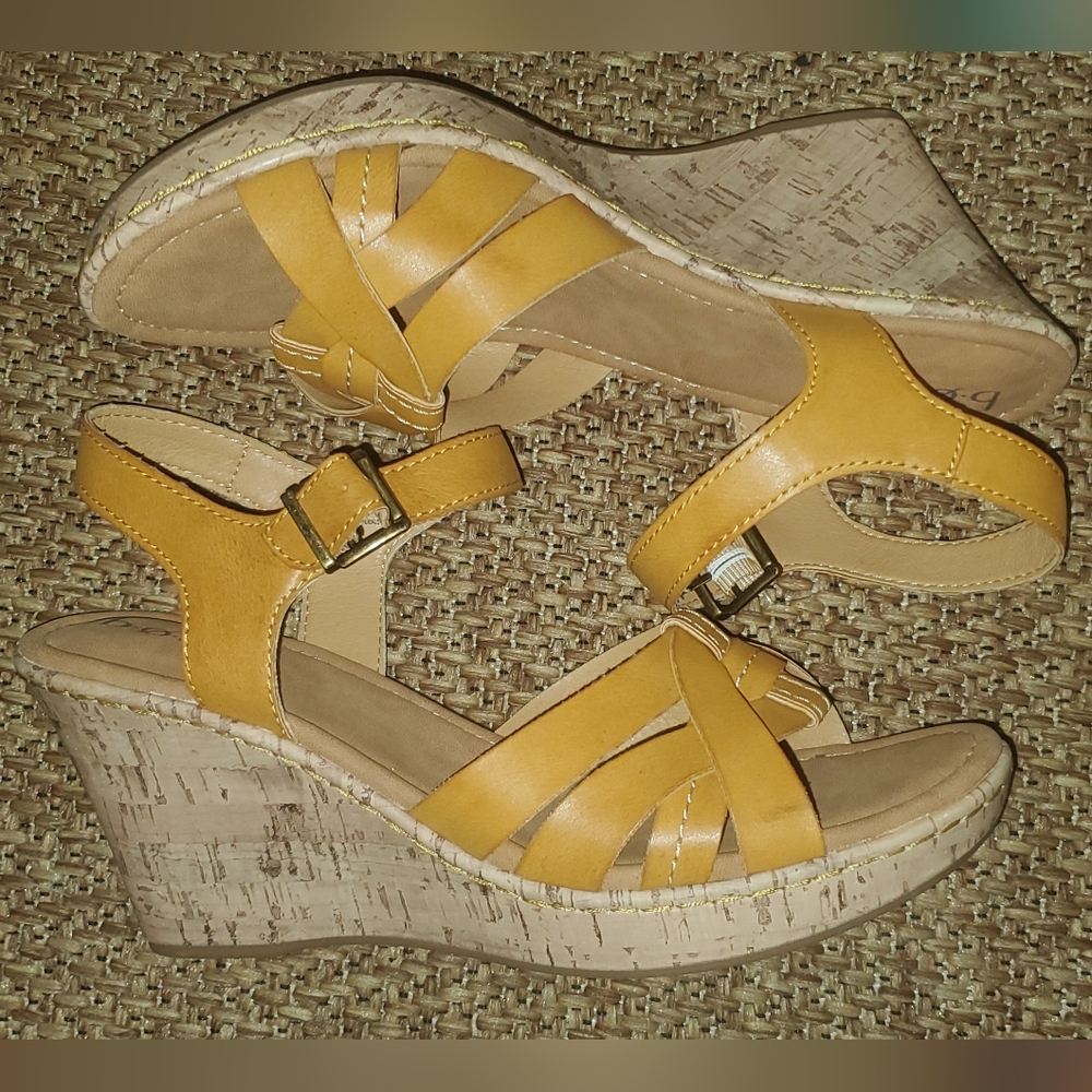 NIB b.o.c. Sharrah Yellow Strappy Sandal Sz 11